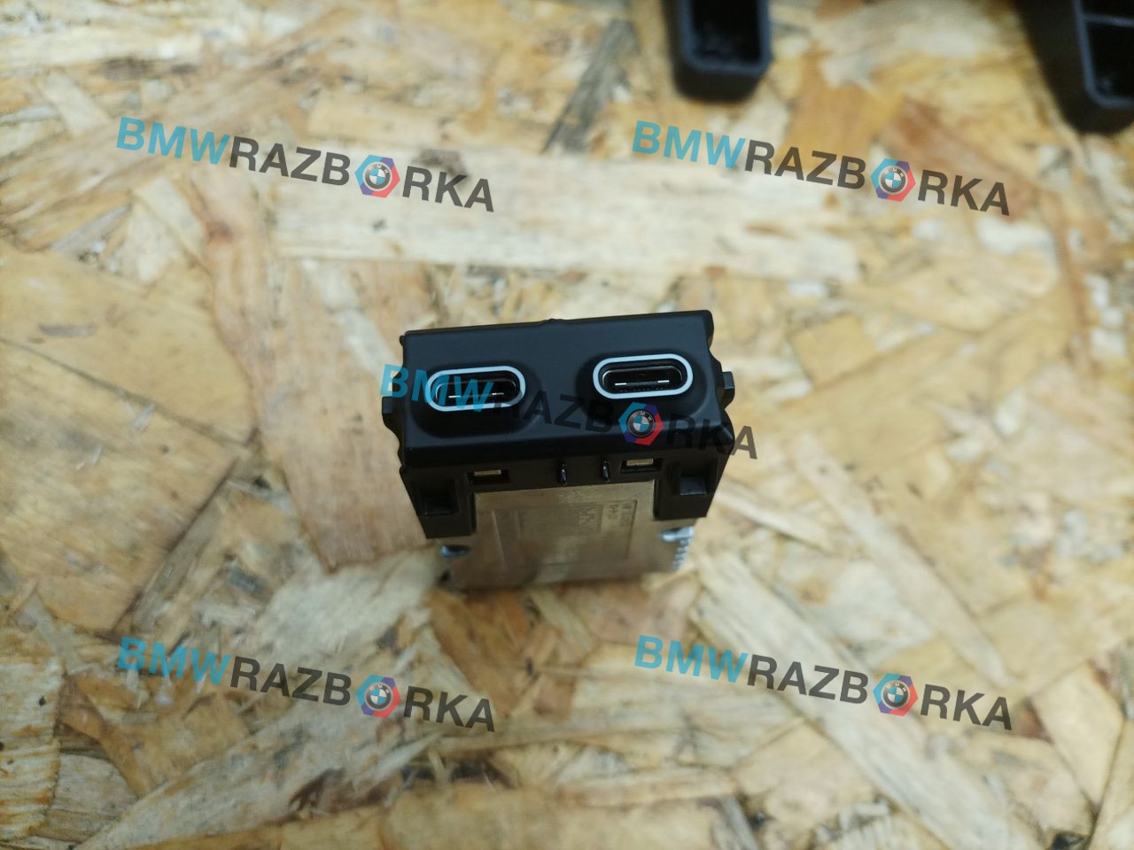разъем AUX / USB BMW i5 G60 2024, электро, АКПП, c4p brooklyn grau metallic, седан, задний привод, 5A27DE6