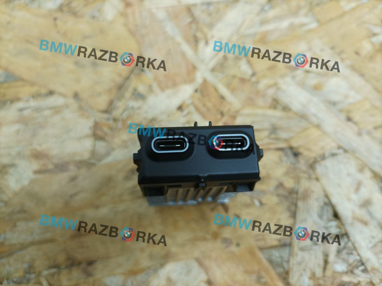 разъем AUX / USB BMW i5 G60 2024, электро, АКПП, c4p brooklyn grau metallic, седан, задний привод, 5A84179