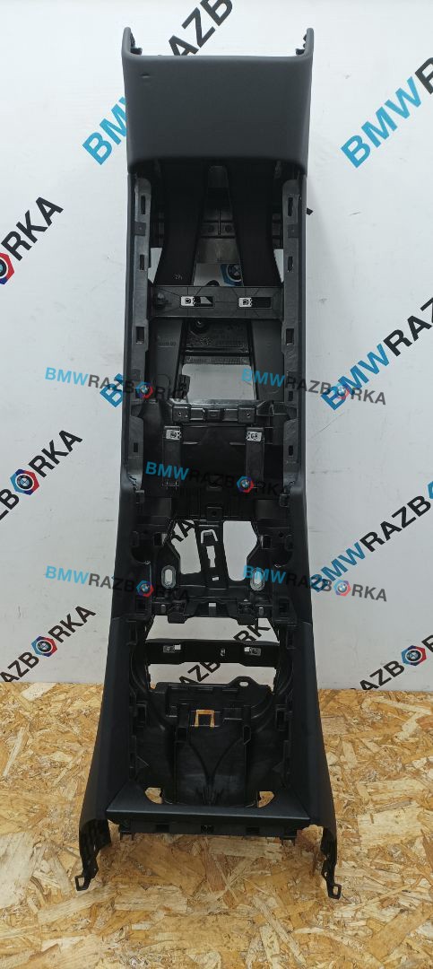 консоль салона BMW i5 G60 2024, электро, АКПП, c4p brooklyn grau metallic, седан, задний привод, 5A4FC42
