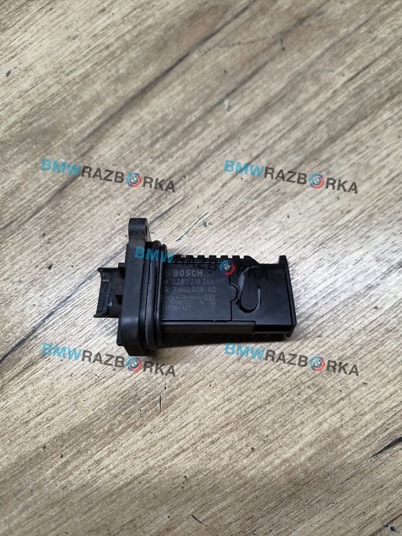 расходомер воздуха BMW i8 I12 2015, 1.5 л., гибрид, полный привод, 7602038, 13627602038, 0280218266