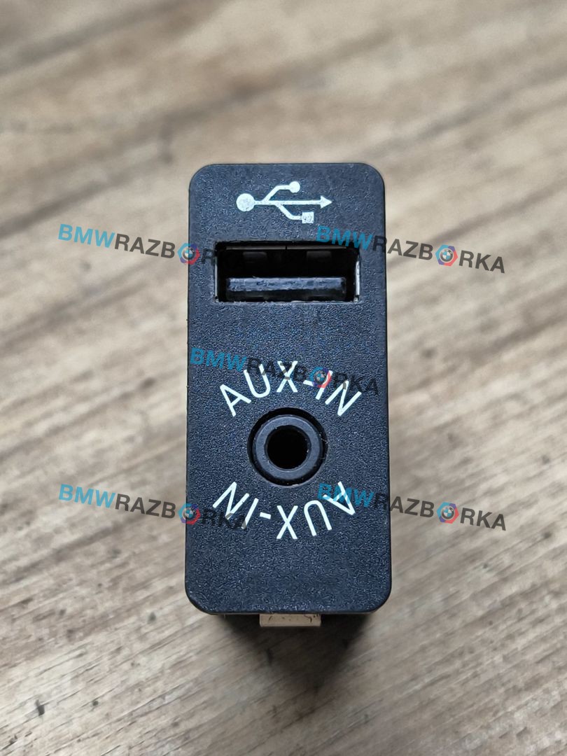разъем AUX / USB BMW i8 I12 2015, 1.5 л., гибрид, полный привод, 9266607