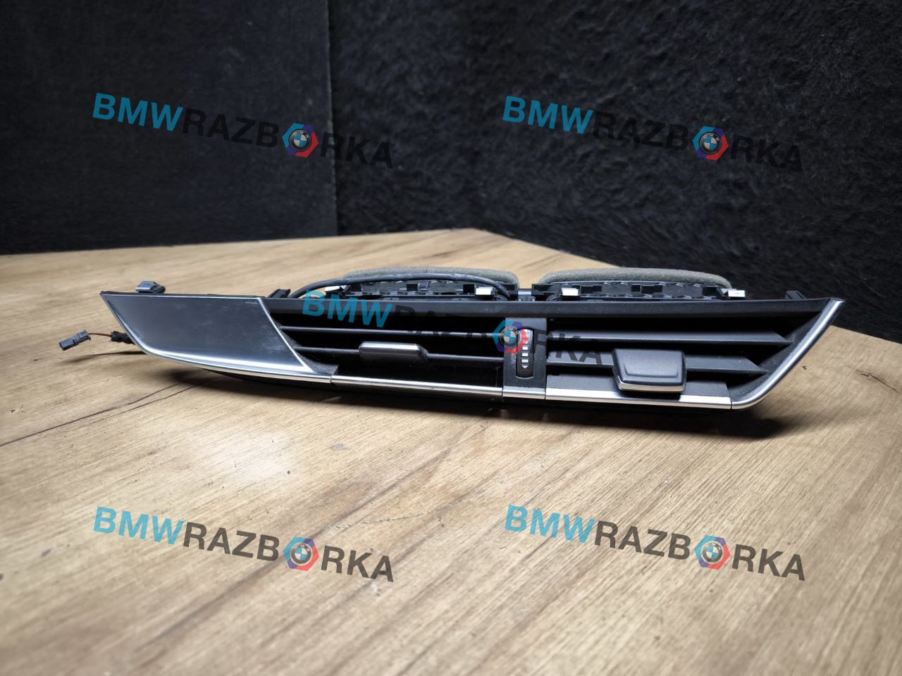 дефлектор обдува салона BMW i8 I12 2015, 1.5 л., гибрид, полный привод, 9320893