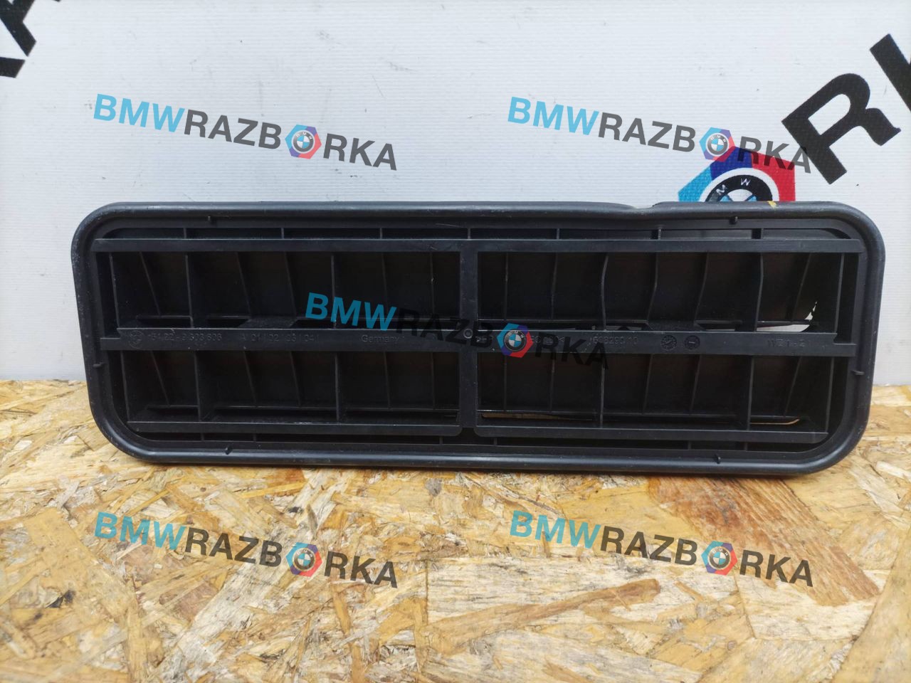 Наружная вентиляционная решетка BMW i8 I12 2015, 1.5 л., гибрид, полный привод, 9303806