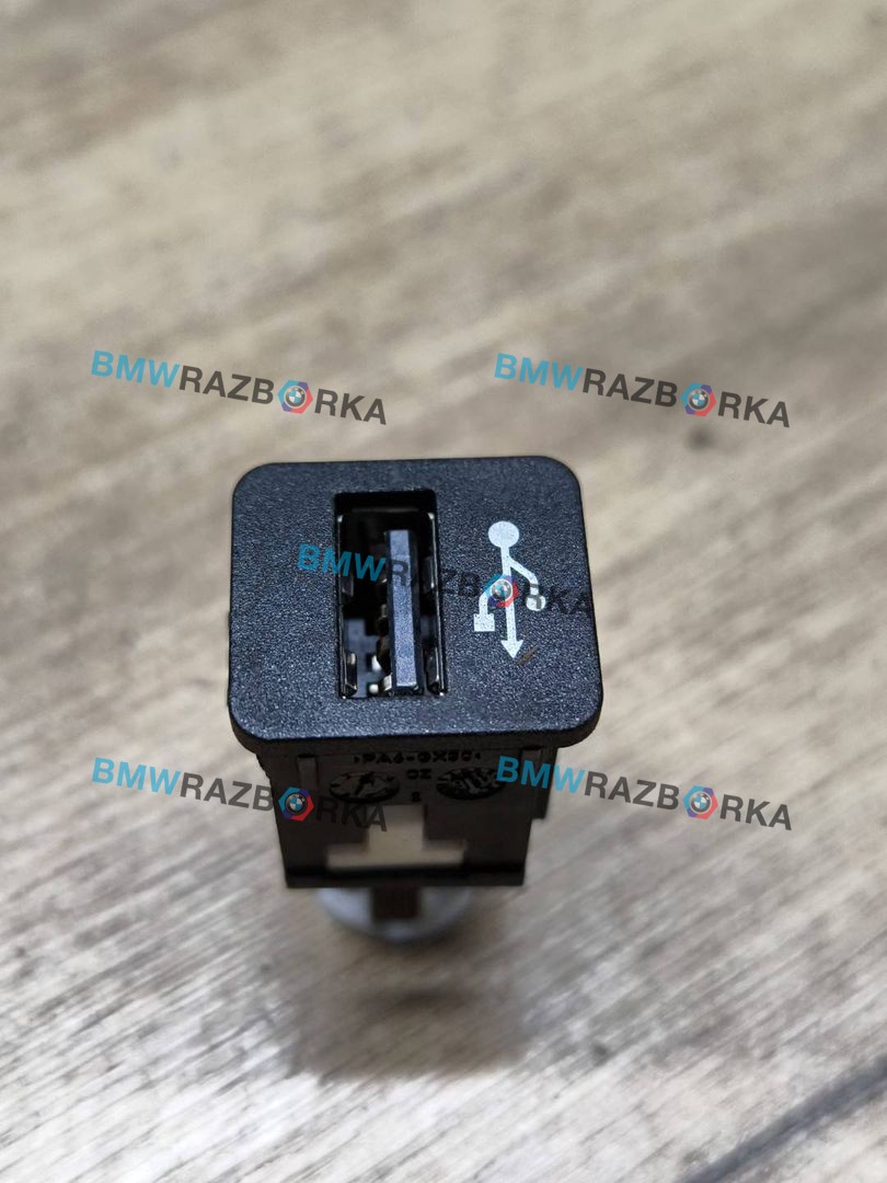 разъем AUX / USB BMW 5 серия G30/G31 G30 2017, 3.0 л., B57 D30 A, дизель, АКПП, a300, седан, полный привод, 9229294