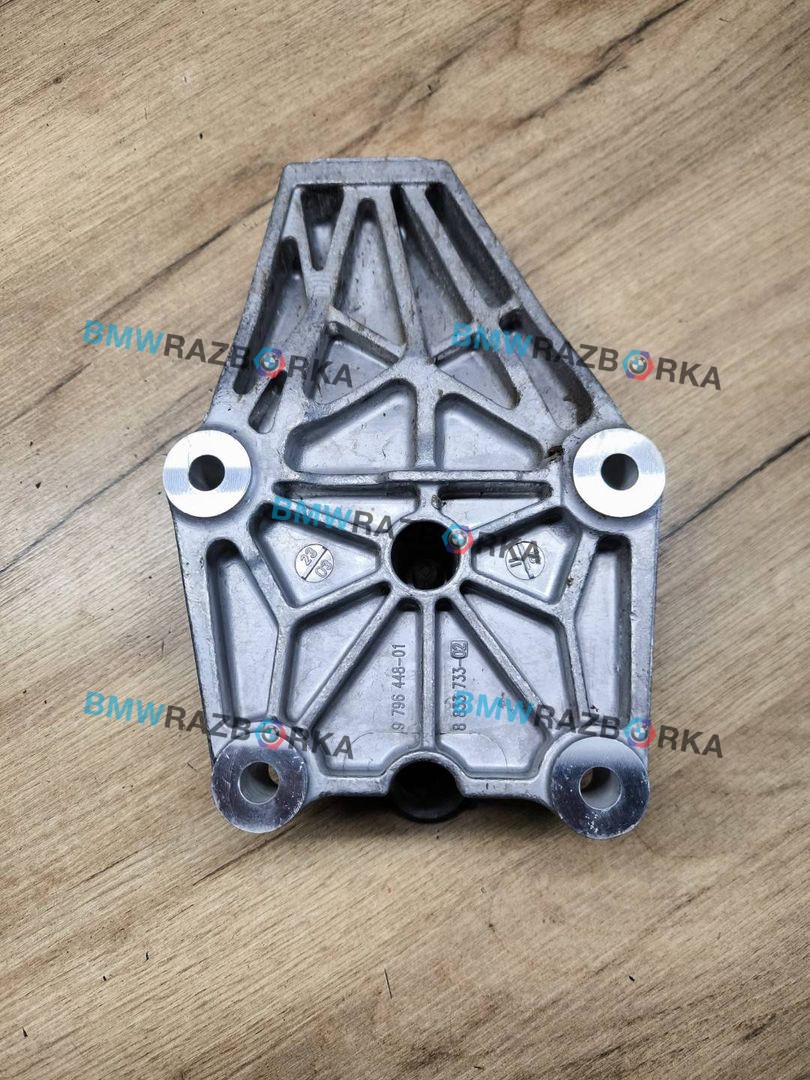 кронштейн двигателя BMW X1 U11 2023, электро, полный привод, 22118833733, 8833733