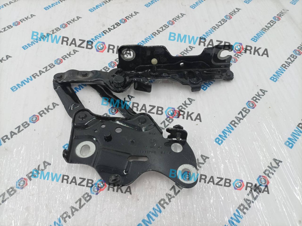 петля капота левая BMW X5 G05 [рестайлинг] G05 2023, 3.0 л., B58B30, бензин, 475, полный привод, 7418201