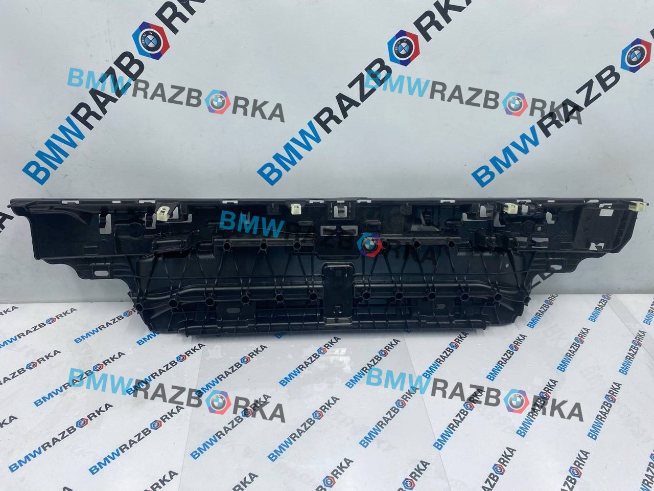 Крепление бампера заднего BMW i7 G70/G71 2024, электро, АКПП, c3z, седан, задний привод, правый руль, 51129464148, 9464148