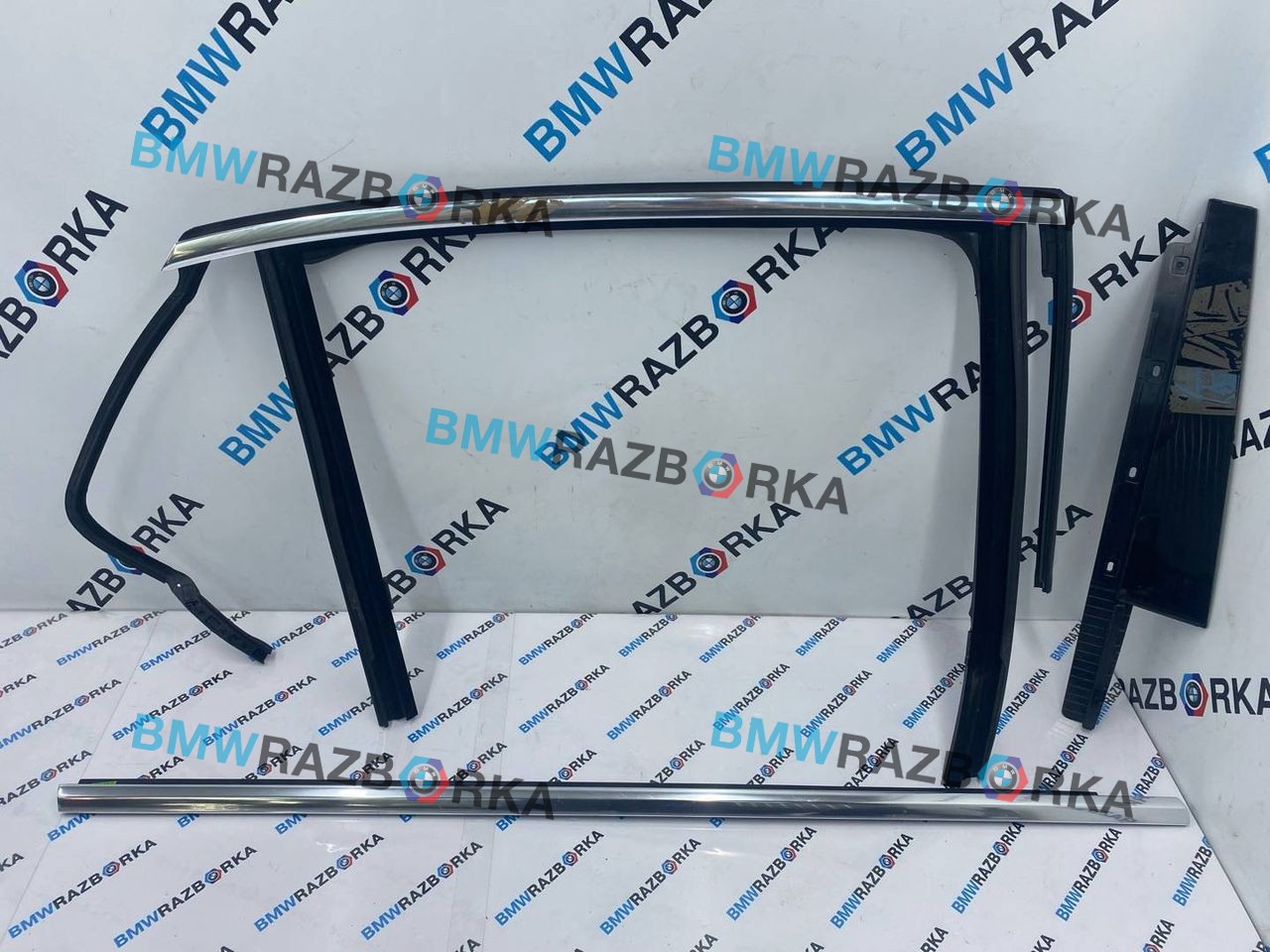 молдинг двери задней правой BMW i7 G70/G71 2024, электро, АКПП, c3z, седан, задний привод, правый руль, 9447424, 9447522, 9447510