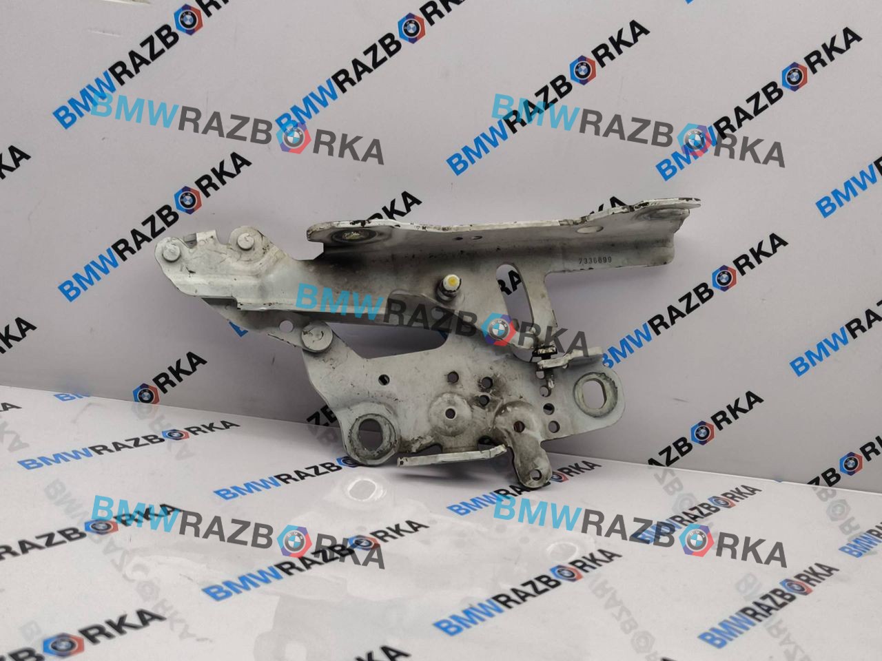 петля капота левая BMW 4 серия F32/F33 F33 2016, 3.0 л., B58B30, бензин, АКПП, кабриолет, 7336699