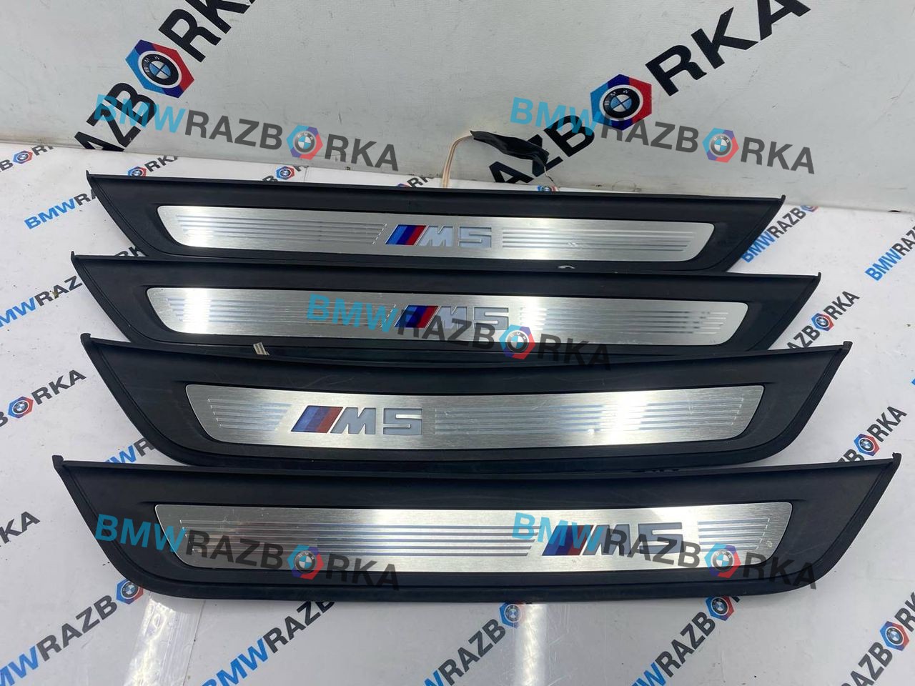 комплект накладок на пороги (внутренние) BMW M5 F90 2019, 4.4 л., S63 B44 B, бензин, АКПП, c28, седан, полный привод, 8061072, 8061071, 8061069