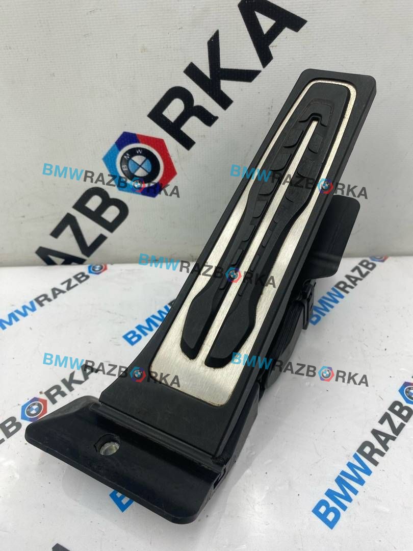 педаль BMW M5 F90 2019, 4.4 л., S63 B44 B, бензин, АКПП, c28, седан, полный привод, 6871053