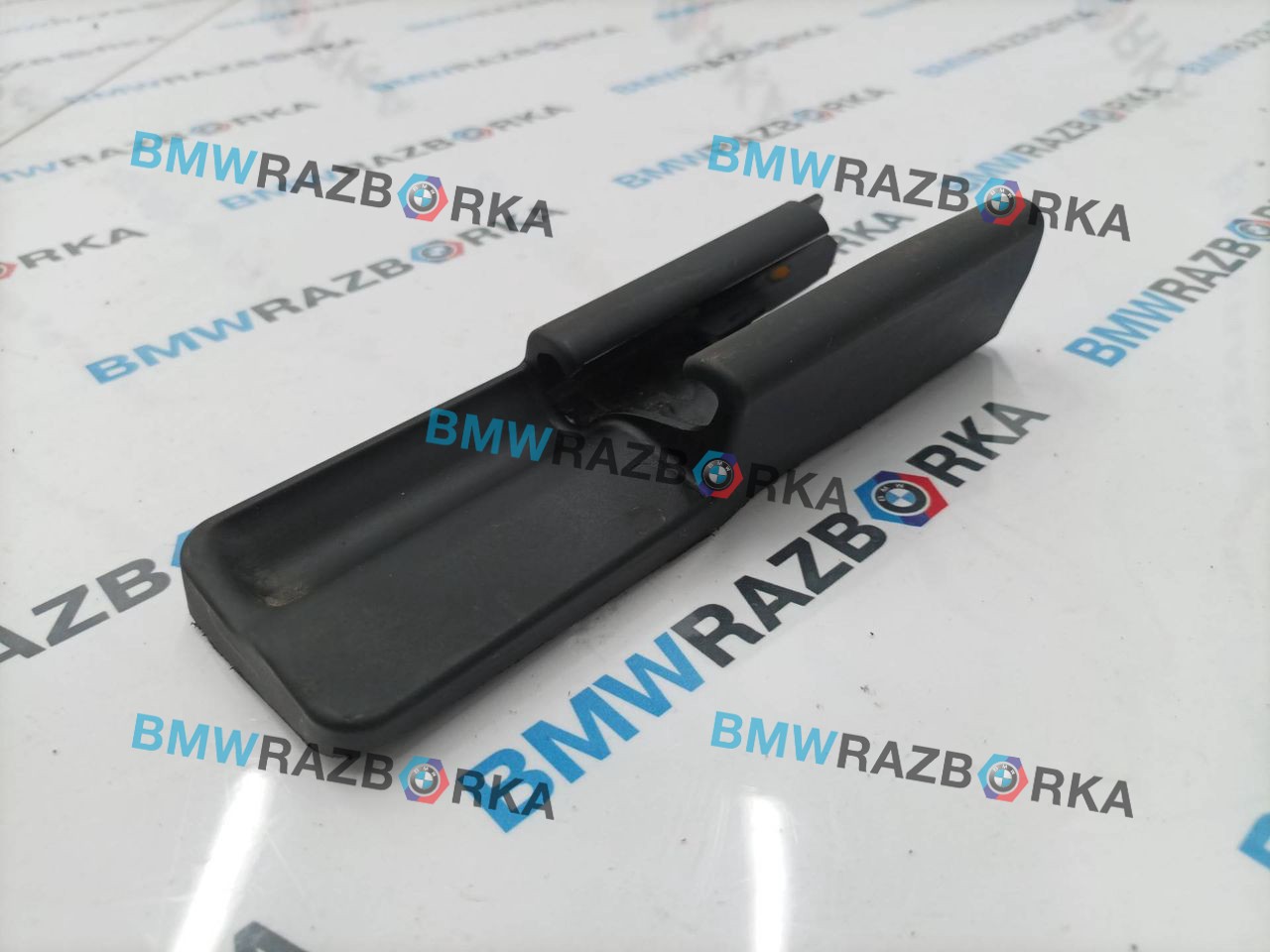 Пластик салазок сидений BMW i4 G26 2023, 9875736