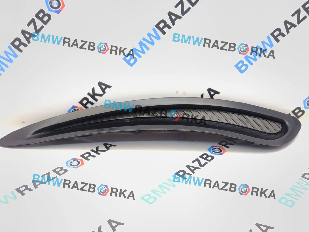 решетка капота Toyota Supra 5 поколение A90 A90 2019, 3.0 л., бензин, АКПП, d05, купе, задний привод, 8811619, 51748811619