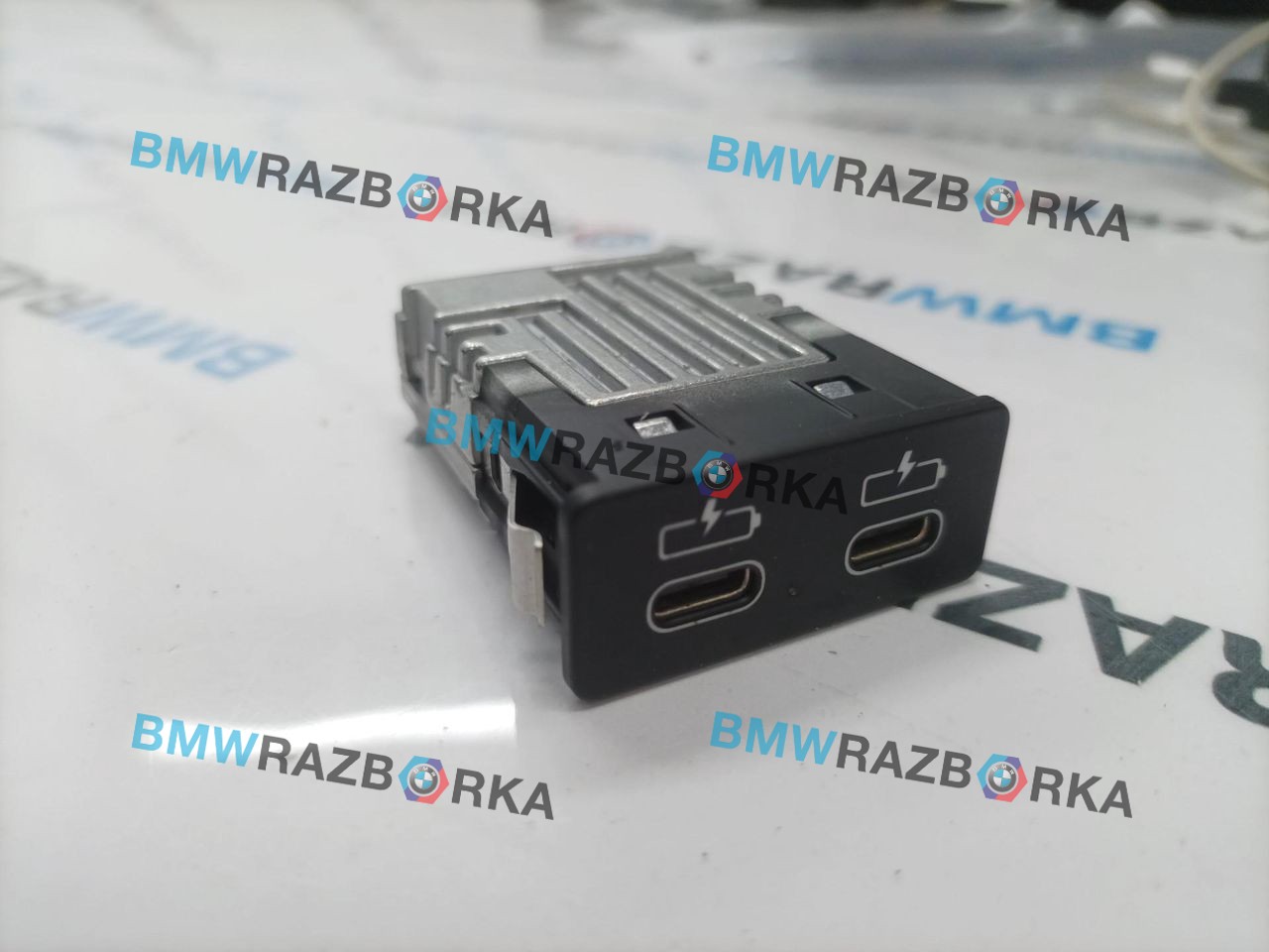 разъем AUX / USB BMW M5 F90 2019, 4.4 л., S63 B44 B, бензин, АКПП, c28, седан, полный привод, 8711938, 84108711938