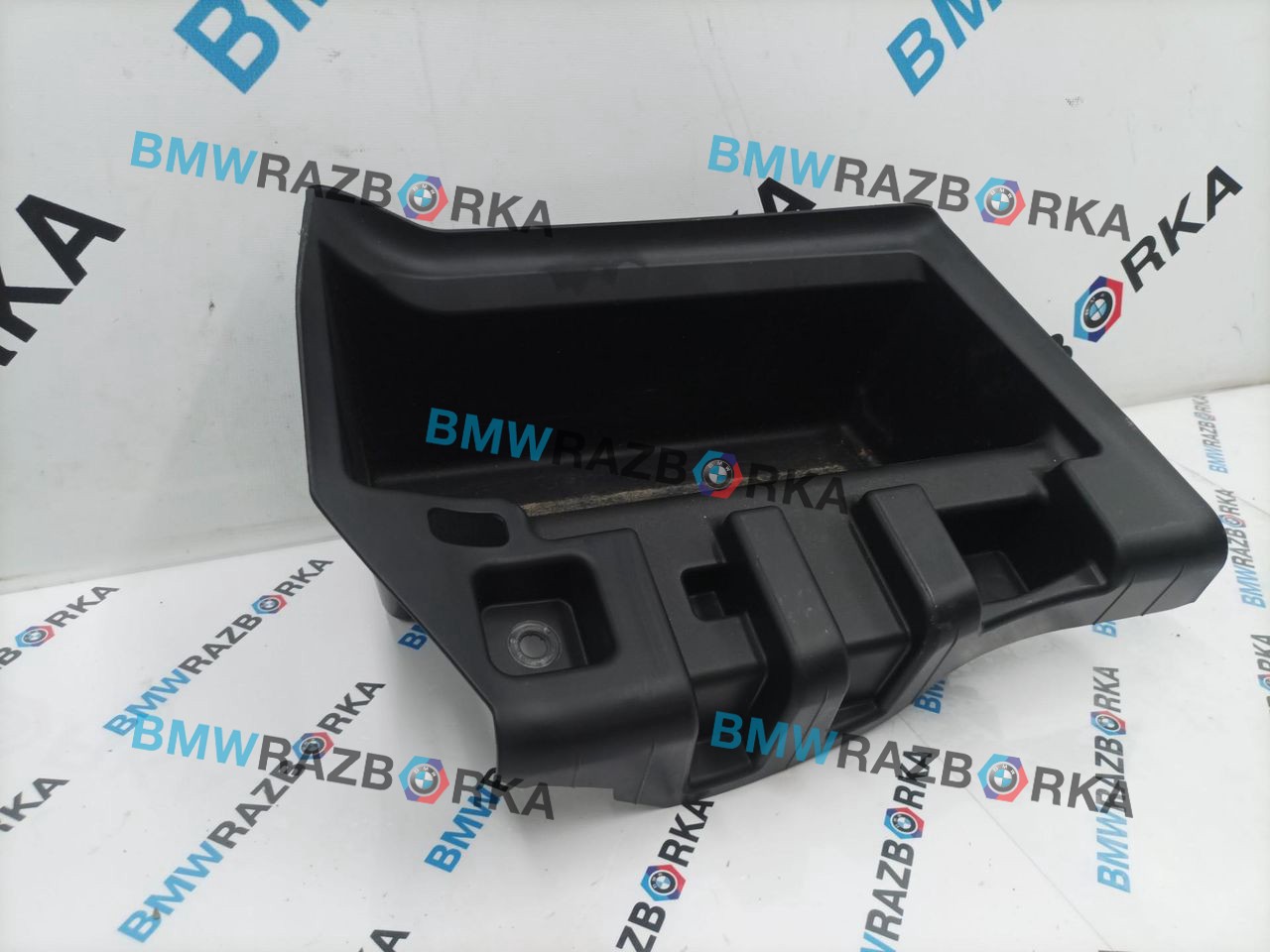 вещевое отделение в багажнике правое BMW M5 F90 2019, 4.4 л., S63 B44 B, бензин, АКПП, c28, седан, полный привод, 7373580