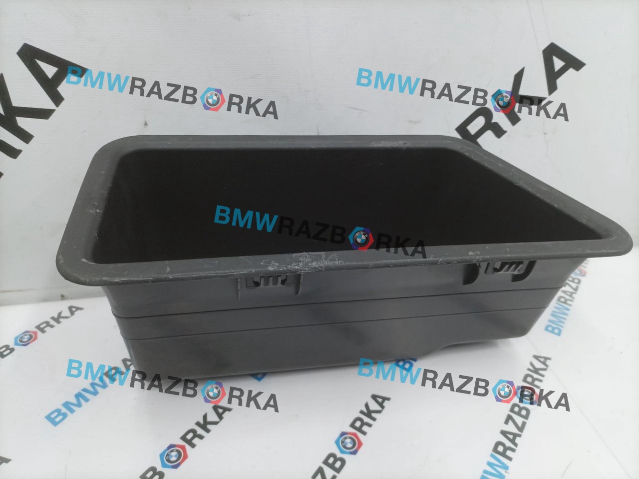 вещевое отделение в багажнике правое BMW i7 G70/G71 2024, электро, АКПП, c3z, седан, задний привод, правый руль, 9870288