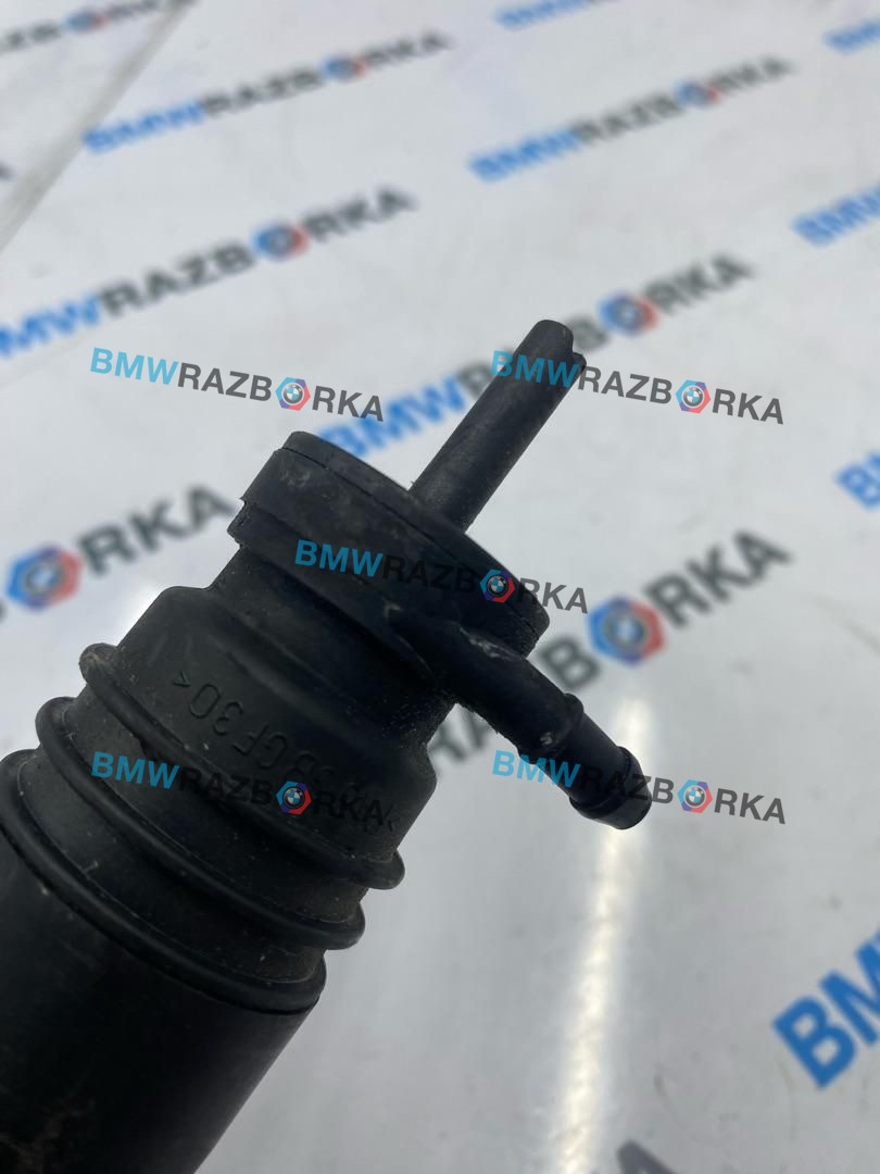насос (моторчик) омывателя стекла BMW 5 серия F07/F10/F11 [рестайлинг] F11 2013, 2.0 л., дизель, универсал, 8362154