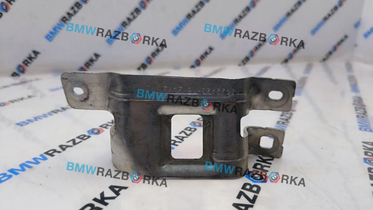кронштейн усилителя переднего бампера нижний BMW M2 G87 2024, S58B30A, АКПП, купе, задний привод, 7422223, 51117422223