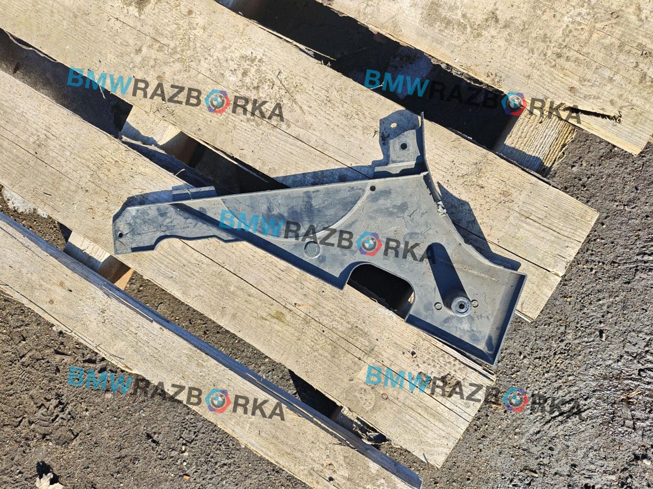 защита топливного бака BMW 5 серия F07/F10/F11 F10 2011, 3.0 л., N52 B30, бензин, АКПП, седан, 51757186722
