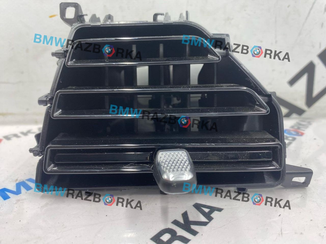 дефлектор обдува салона BMW X6 G06 [рестайлинг] G06 2023, 3.0 л., i, B58B30, бензин, АКПП, a96, внедорожник 5 дв., полный привод, 5A4F823