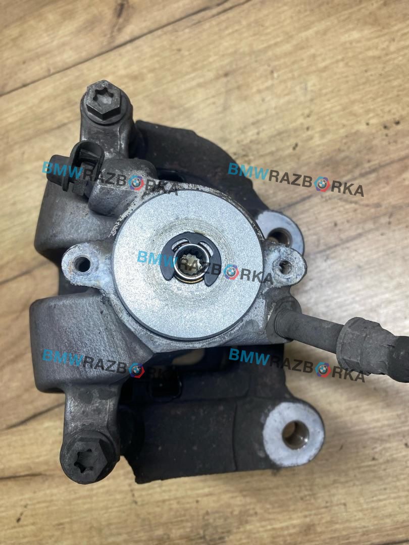 суппорт задний левый BMW 5 серия G30/G31 G30 2017, 2.0 л., B47 D20 B, дизель, АКПП, a90, седан, задний привод, правый руль
