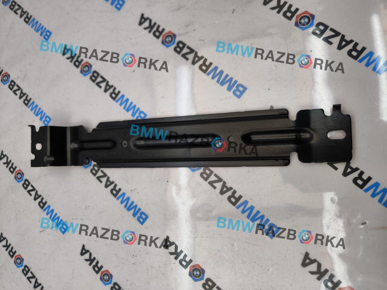 крепление аккумулятора BMW M4 G82/G83 G82 2021, S58B30A, АКПП, black-sapphire metallic, купе, полный привод, 6994489