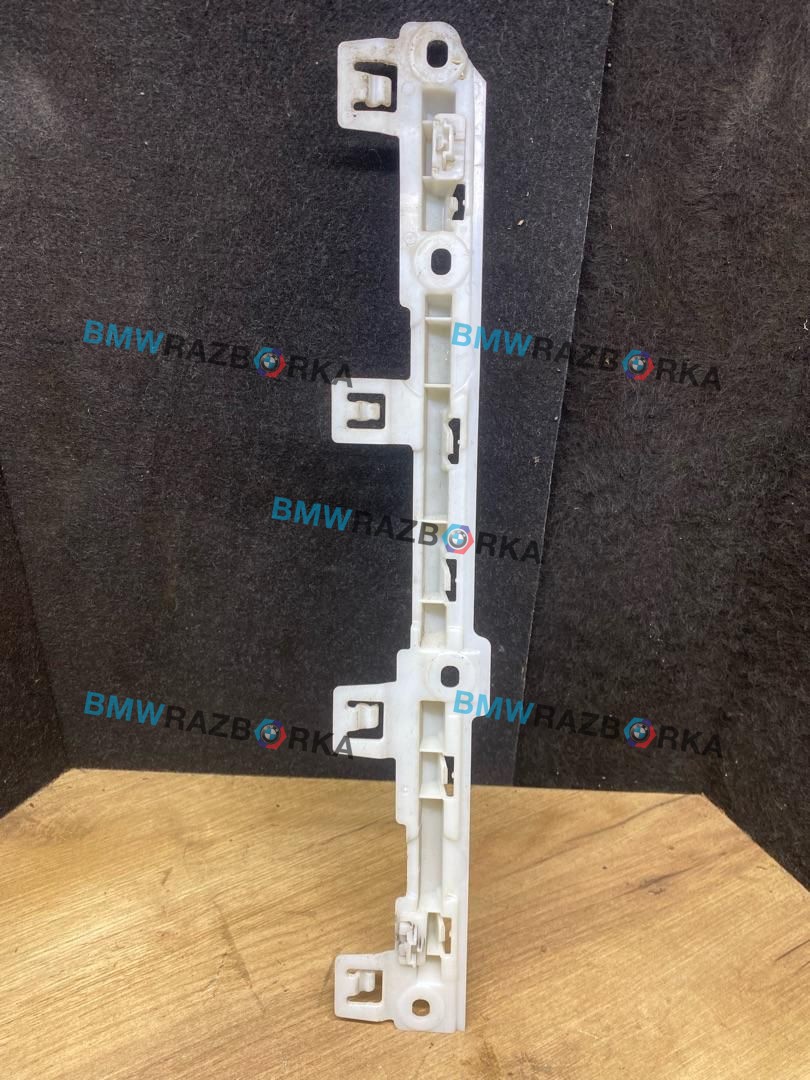 Кронштейн крепления порога BMW M4 G82/G83 G82 2021, S58B30A, АКПП, black-sapphire metallic, купе, полный привод, 8081014