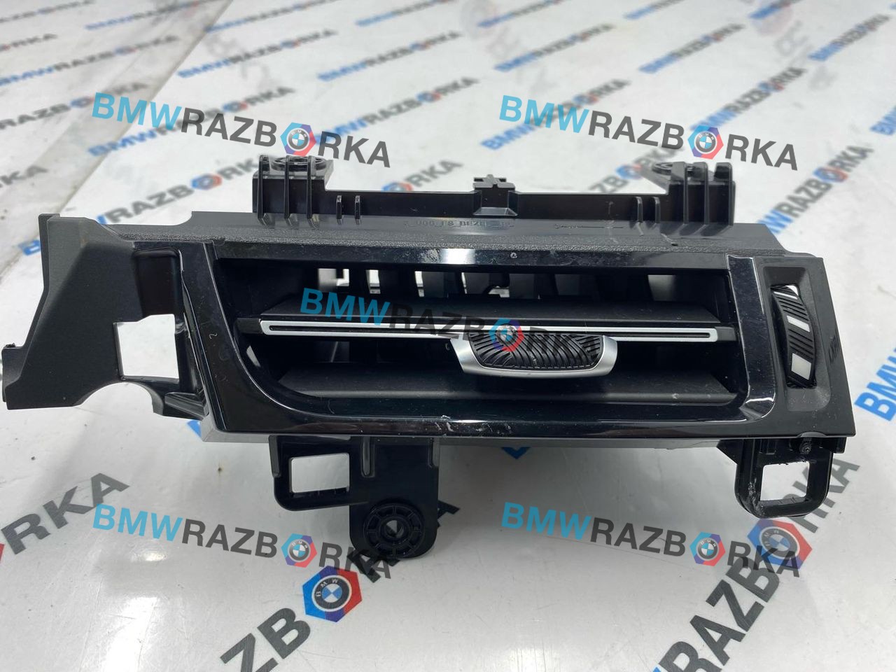 дефлектор обдува салона BMW X2 U10 2025, 2.0 л., бензин, АКПП, белый, внедорожник 5 дв., передний привод, правый руль, 9483526