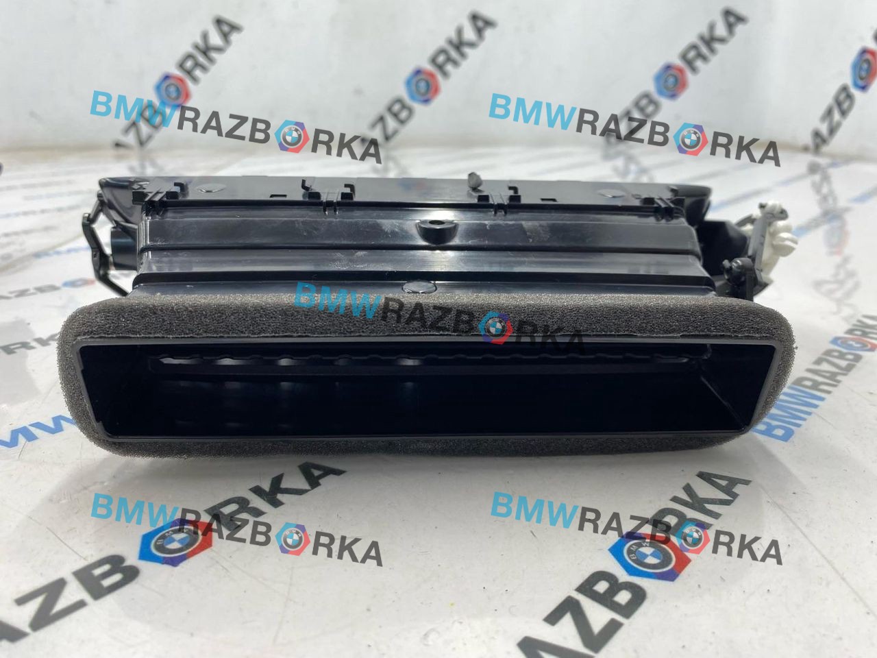 дефлектор обдува салона BMW X2 U10 2025, 2.0 л., бензин, АКПП, белый, внедорожник 5 дв., передний привод, правый руль, 9483378
