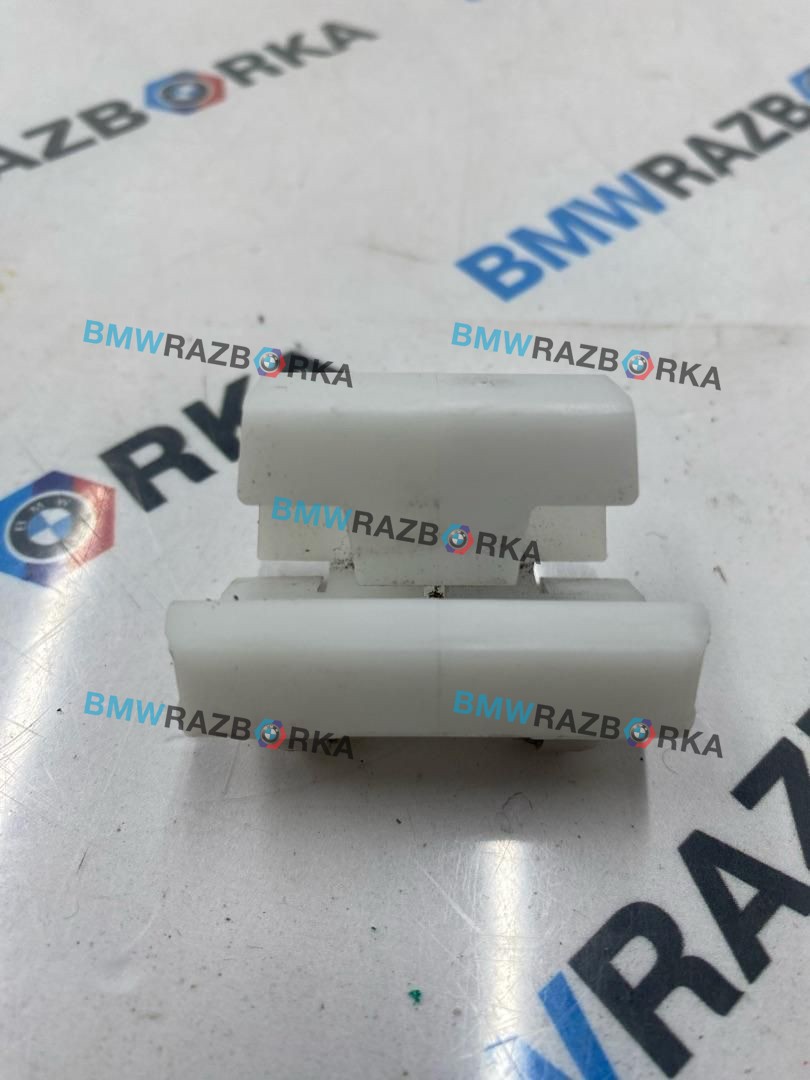 Кронштейн крепления порога BMW X2 U10 2025, 2.0 л., бензин, АКПП, белый, внедорожник 5 дв., передний привод, правый руль, 51775A1CF55, 5A1CF55
