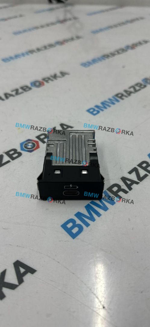разъем AUX / USB BMW X7 G07 [рестайлинг] G07 2023, 3.0 л., B58B30P, бензин, АКПП, 475, внедорожник 5 дв., полный привод, 5A84164