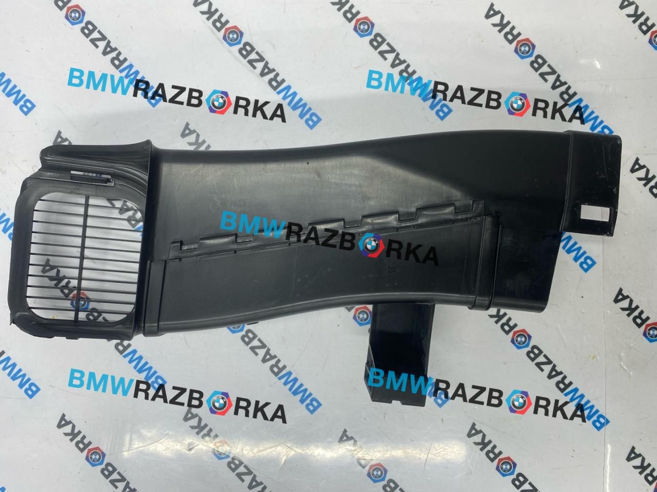 воздуховод BMW X6 G06 [рестайлинг] G06 2023, 3.0 л., B58B30P, бензин, АКПП, 416, внедорожник 5 дв., полный привод, 13715A1F9B4, 5A1F9B4