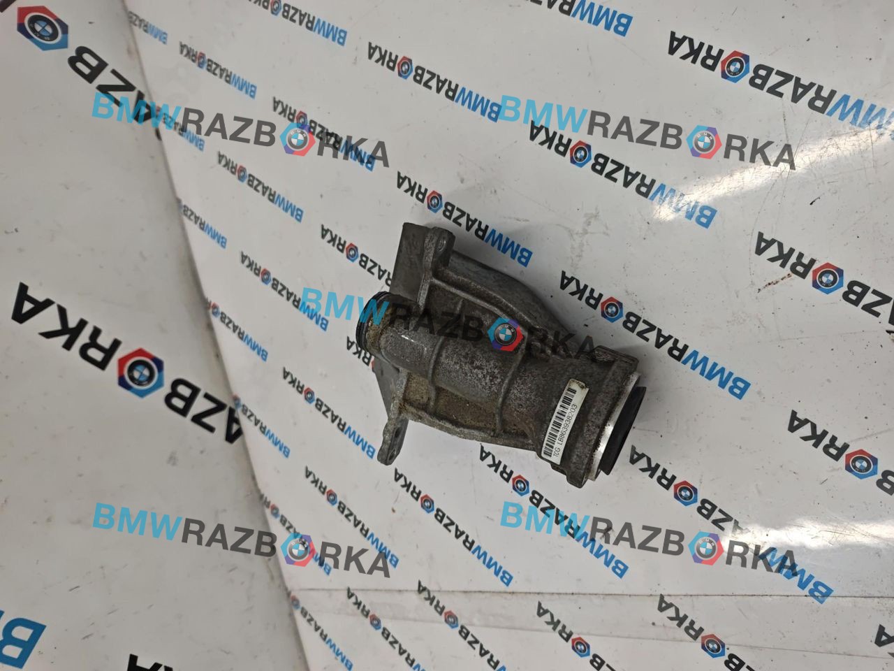 кронштейн полуоси BMW X6 G06 2020, 3.0 л., B57 D30 A, дизель, АКПП, внедорожник 5 дв., полный привод, 8639382, 8639383