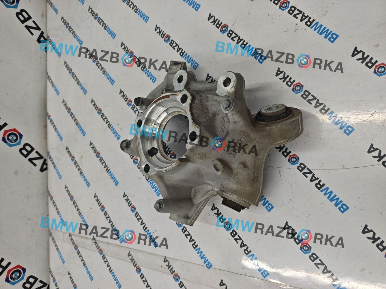 кулак задний правый BMW X3 G45 2025, 2.0 л., B48B20P, бензин, 8849570, 8844798