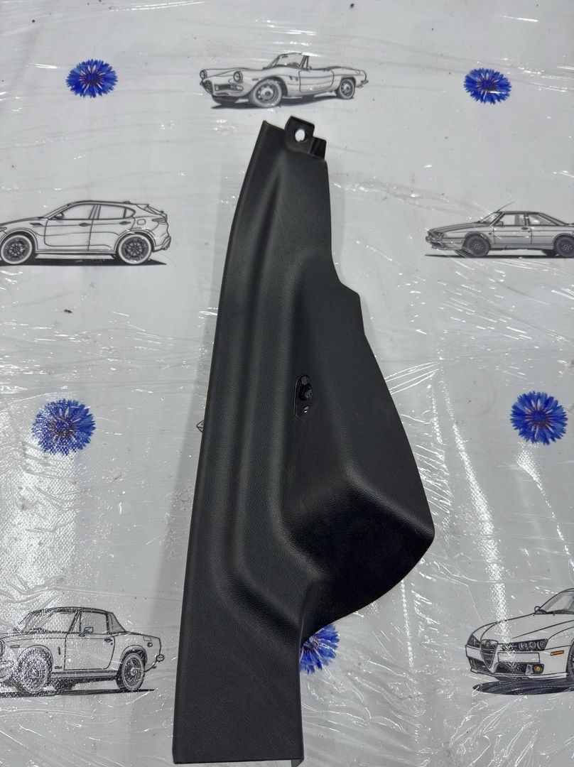 накладка на порог внутренняя Alfa Romeo Giulia 2 поколение 952 2017, 2.0 л., бензин, АКПП, седан, 156129045 - фото №1