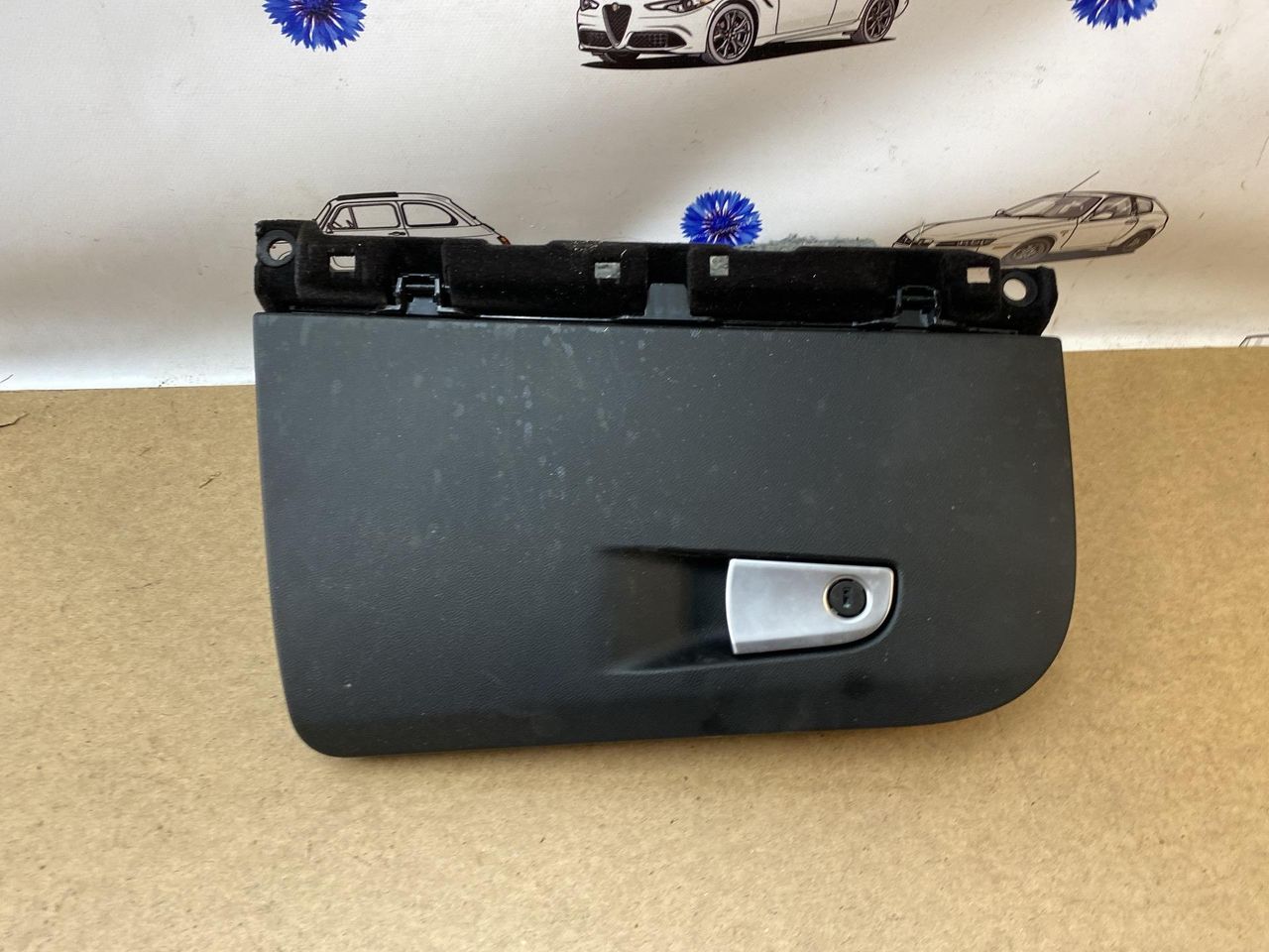 бардачок Alfa Romeo Giulia 2 поколение 952 2017, 2.0 л., бензин, серый, седан, 156114552, 156139134 - фото №1