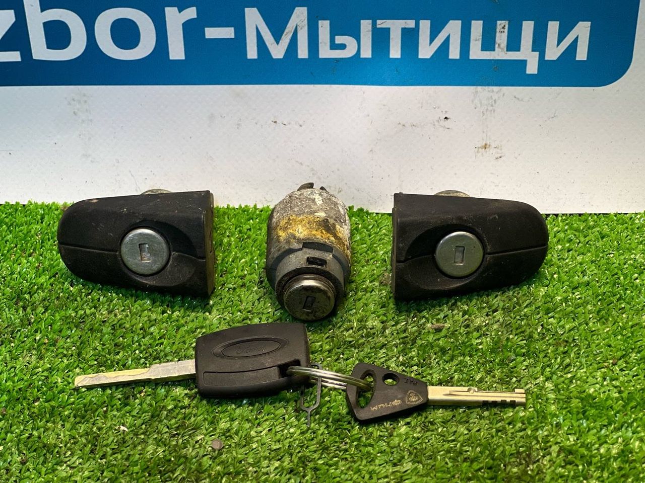 личинка дверного замка Ford Focus 2 поколение BK 2006, 1.4 л., ASDB, бензин, желтый, купе, передний привод - фото №1