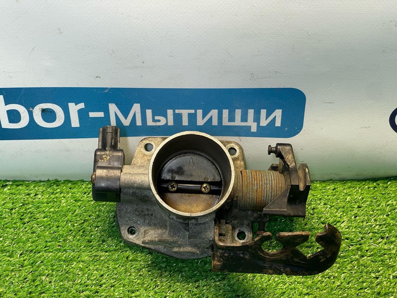 заслонка дроссельная Ford Focus 1 поколение CAK 2000, 2.0 л., EDBB, бензин, АКПП, черный, седан, передний привод, F6CF9B989 - фото №1