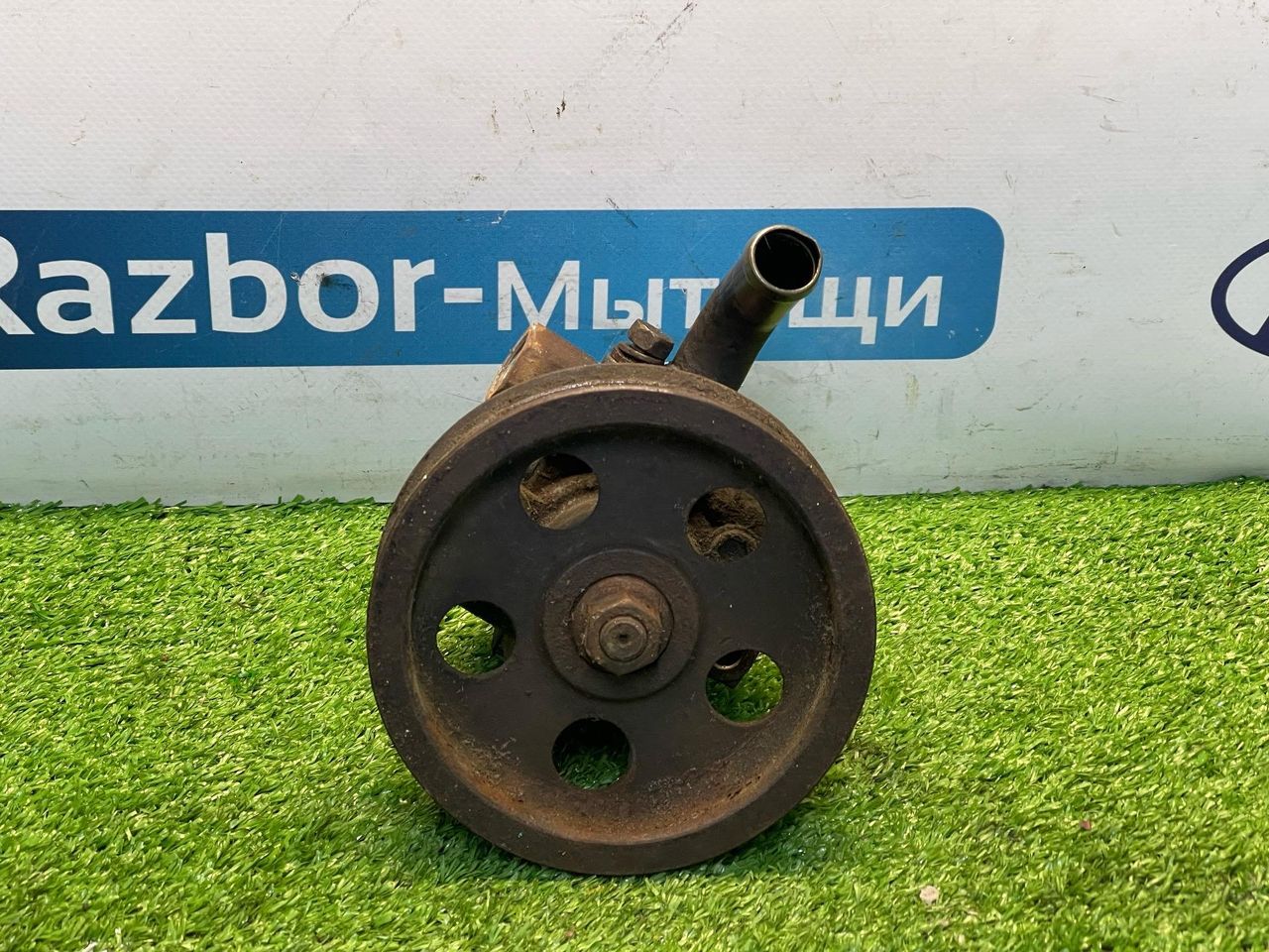 насос гидроусилителя руля Ford Focus 1 поколение CAK 2001, 2.0 л., AODB, бензин, АКПП, седан, 3A674AA - фото №1