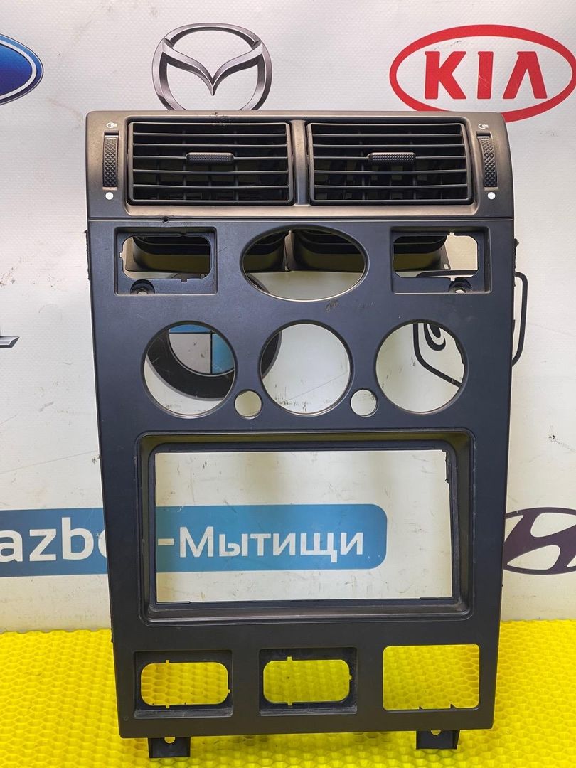 Декоративная накладка центральной консоли Ford Mondeo 3 поколение 2003, 2.0 л., бензин, МКПП, универсал, 1S7118522 - фото №1