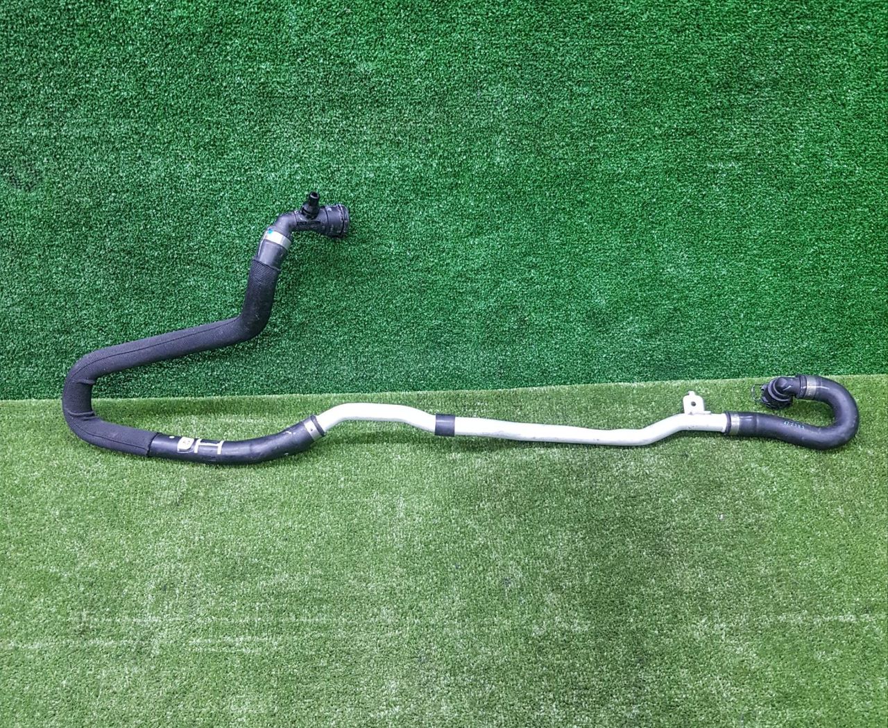 патрубок радиатора BMW X5 G05 [рестайлинг] G05 2023, 3.0 л., B57 D30 B, дизель, АКПП, mineralweiß metallic (a96), внедорожник 5 дв., полный привод, 6992936, 64216992936