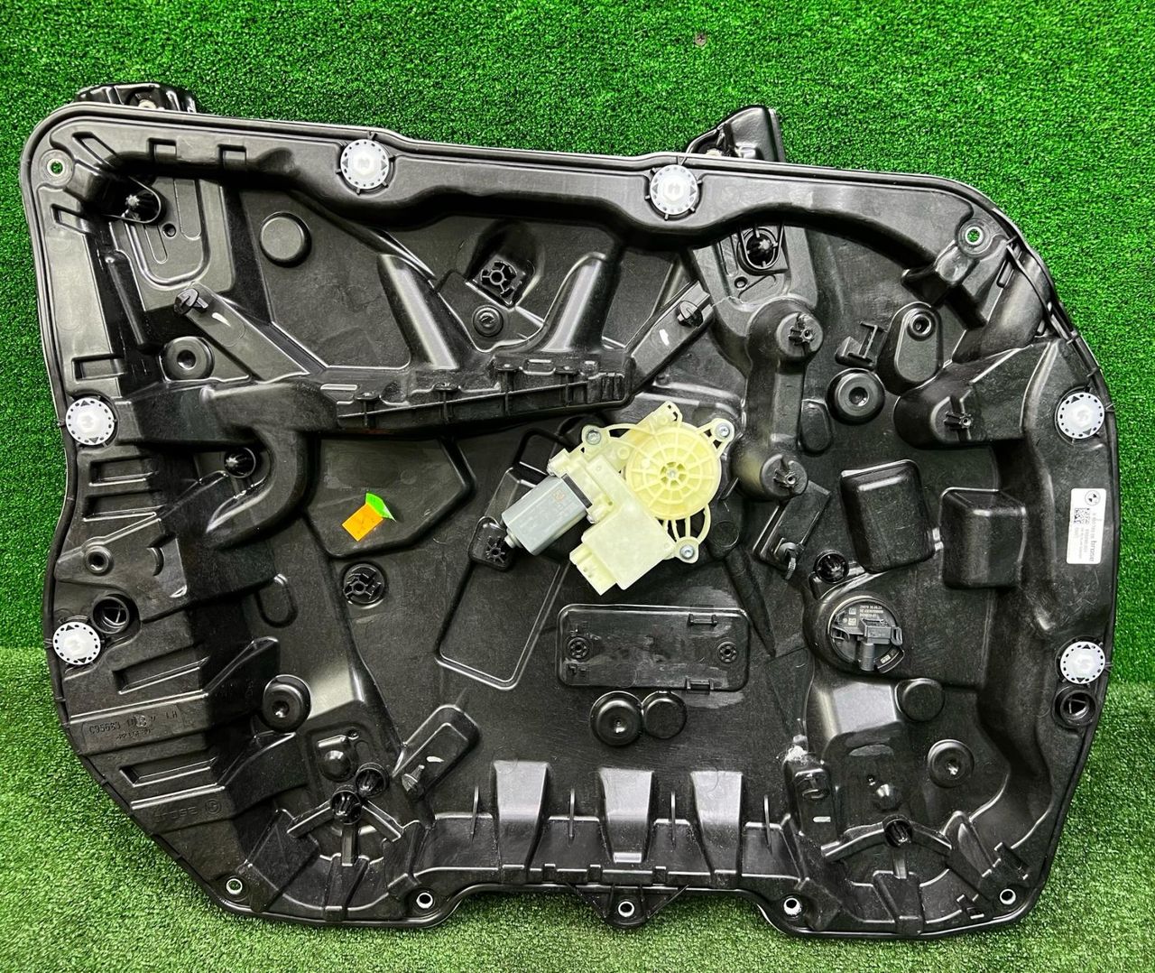 стеклоподъемник передний левый BMW X5 G05 [рестайлинг] G05 2023, 3.0 л., B57 D30 B, дизель, АКПП, mineralweiß metallic (a96), внедорожник 5 дв., полный привод, 9450783, 9450783
