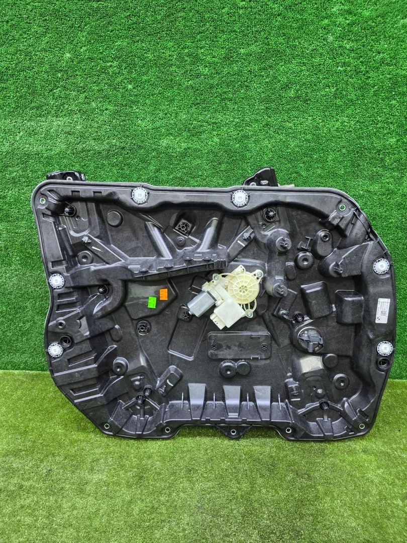 стеклоподъемник передний левый BMW X5 G05 [рестайлинг] G05 2023, 3.0 л., B57 D30 B, дизель, АКПП, carbonschwarz metallic (416), внедорожник 5 дв., полный привод, 9450783, 9450783