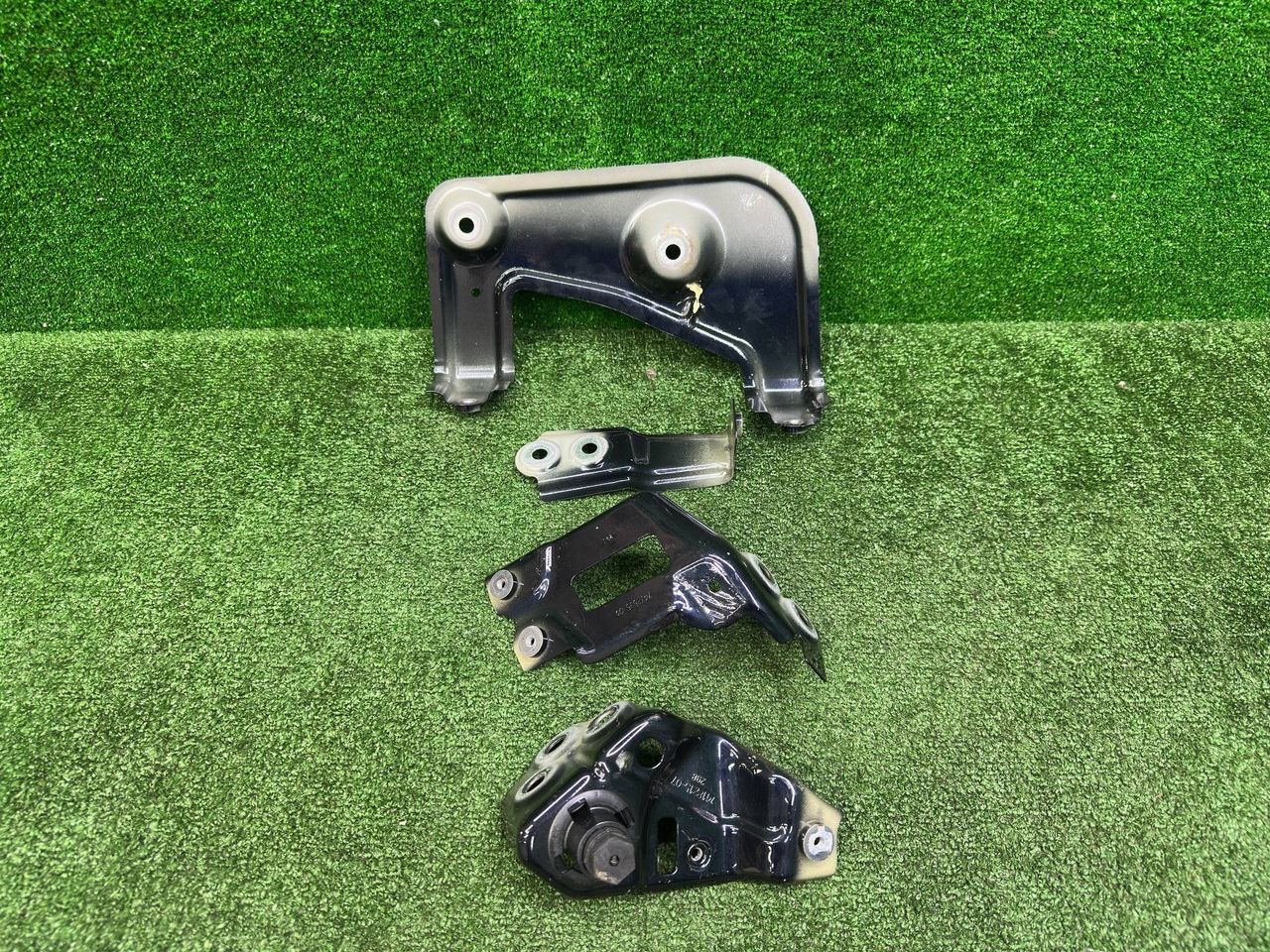 крепление ( кронштейн ) крыла BMW X5 G05 [рестайлинг] G05 2023, 3.0 л., B57 D30 B, дизель, АКПП, carbonschwarz metallic (416), внедорожник 5 дв., полный привод, 7418219, 7418217, 7418219, 7472595, 7472595, 7418217, 7418215, 7418215