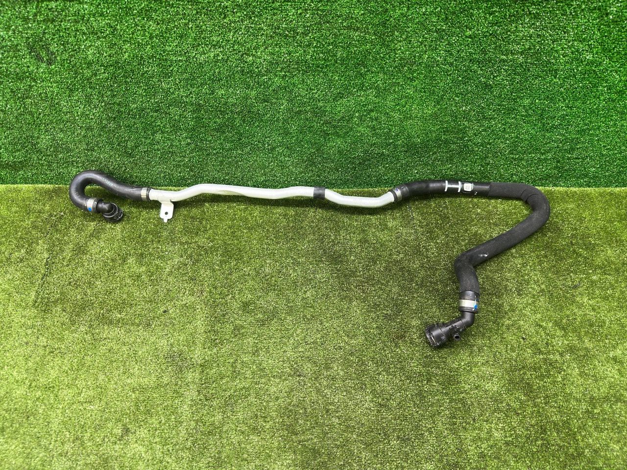 патрубок радиатора BMW X5 G05 [рестайлинг] G05 2023, 3.0 л., B57 D30 B, дизель, АКПП, mineralweiß metallic (a96), внедорожник 5 дв., полный привод, 6992936, 64216992936