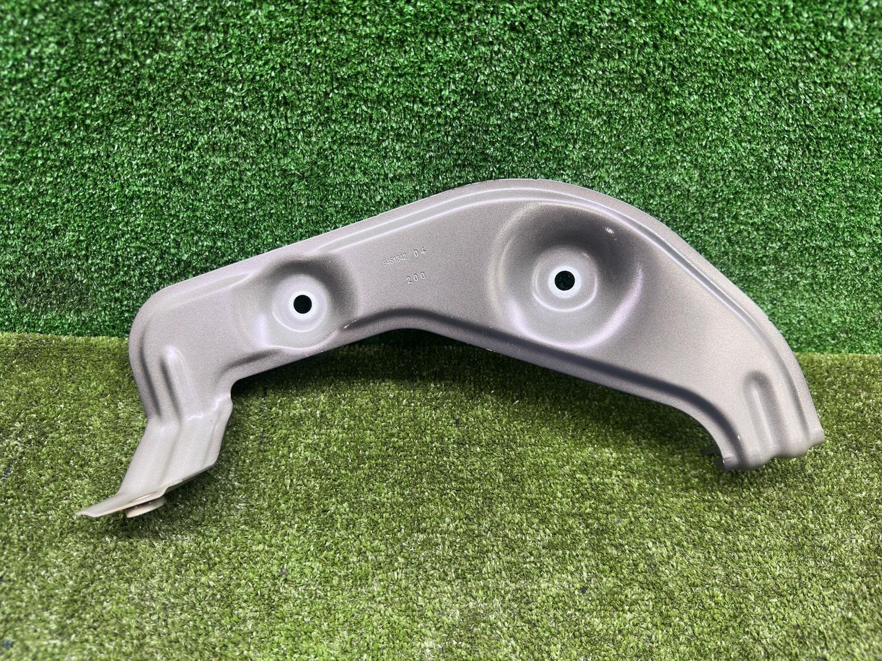 крепление ( кронштейн ) крыла BMW XM G09 2023, 4.4 л., S68B44A, бензин, АКПП, dravitgrau metallic (c36), внедорожник 5 дв., полный привод, 9451342, 9451342