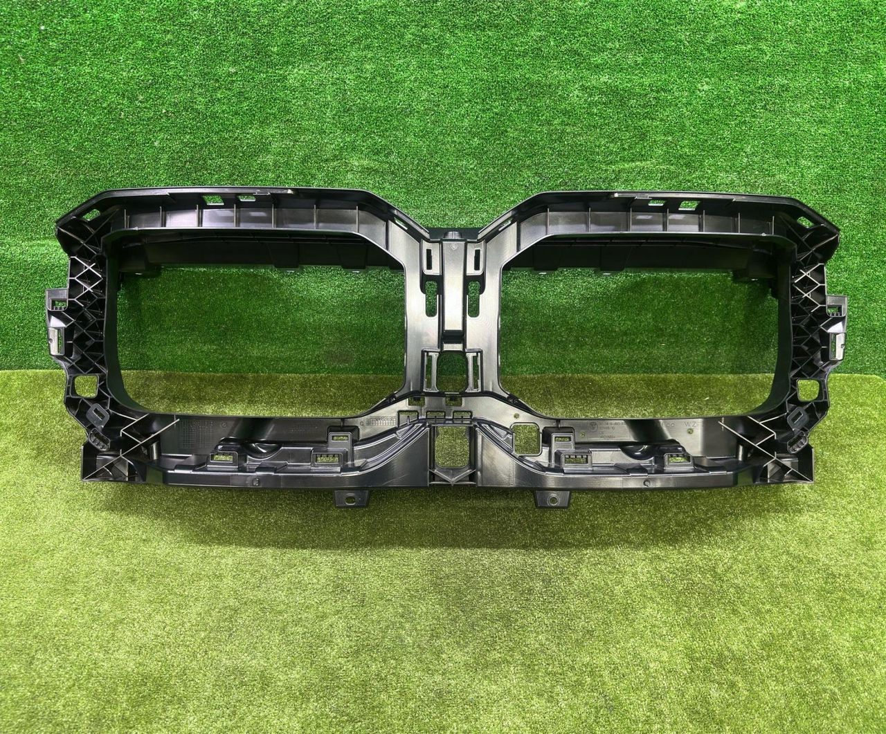 жалюзи BMW XM G09 2023, 4.4 л., S68B44A, бензин, АКПП, dravitgrau metallic (c36), внедорожник 5 дв., полный привод, 9451352, 51749451352