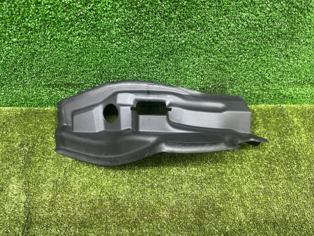 водосток крышки багажника BMW XM G09 2023, 4.4 л., S68B44A, бензин, АКПП, dravitgrau metallic (c36), внедорожник 5 дв., полный привод, 9451793, 51499451793