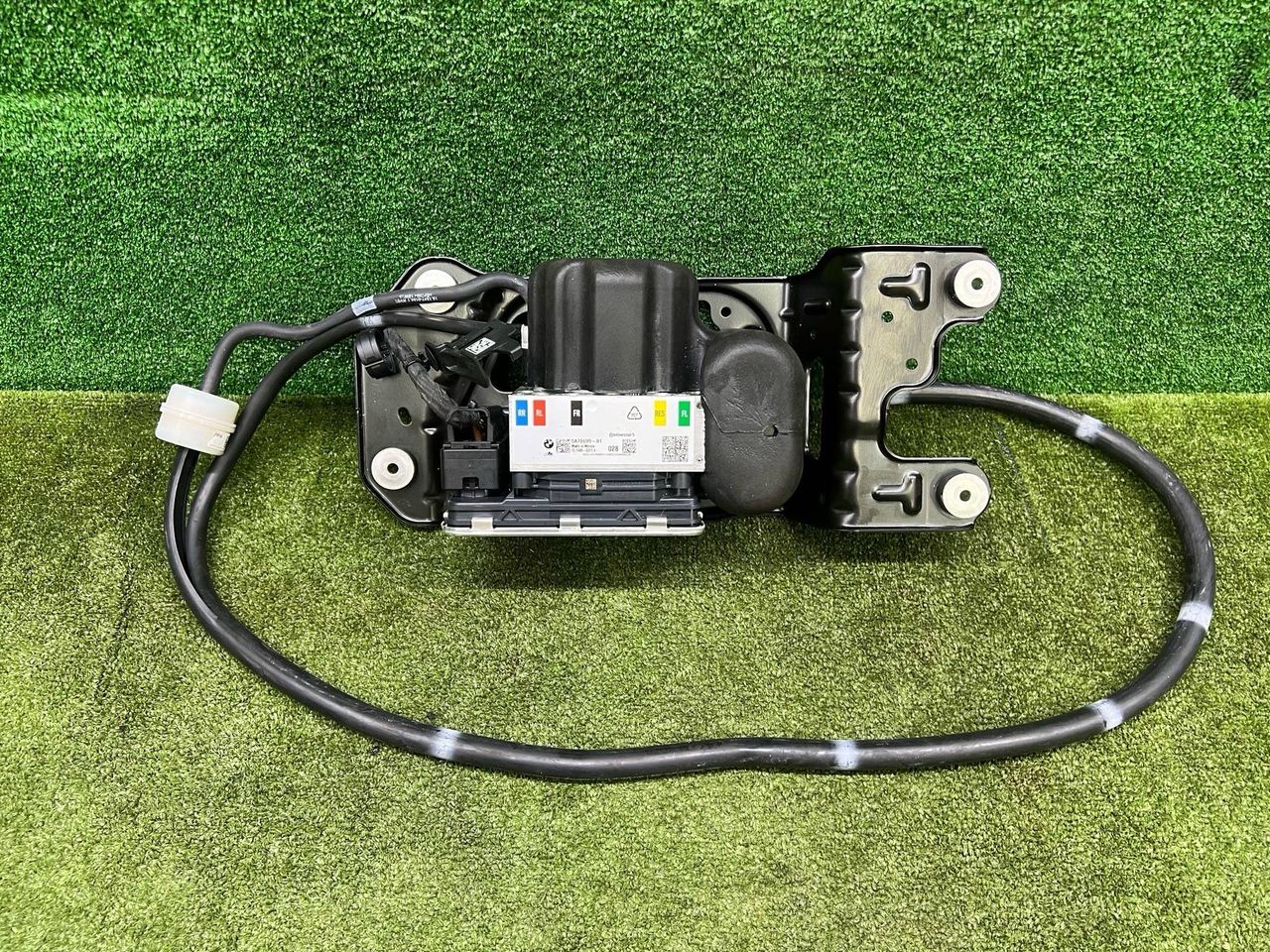 компрессор пневмоподвески BMW X7 G07 [рестайлинг] G07 (2022 - 2026), 3.0 л., B58B30P, бензин, АКПП, mineralweiß metallic (a96), внедорожник 5 дв., 5A70699, 37205A70699