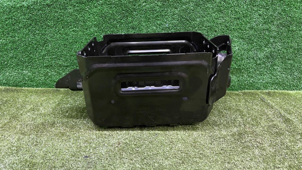 полка аккумулятора BMW X7 G07 [рестайлинг] G07 (2022 - 2026), 3.0 л., B58B30P, бензин, АКПП, mineralweiß metallic (a96), внедорожник 5 дв., 8780794, 61218780794